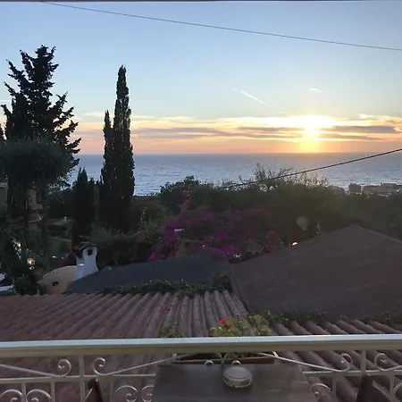 Agios Gordios Stevens On The Hill Apartment *