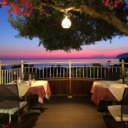 Agios Gordios Stevens On The Hill *