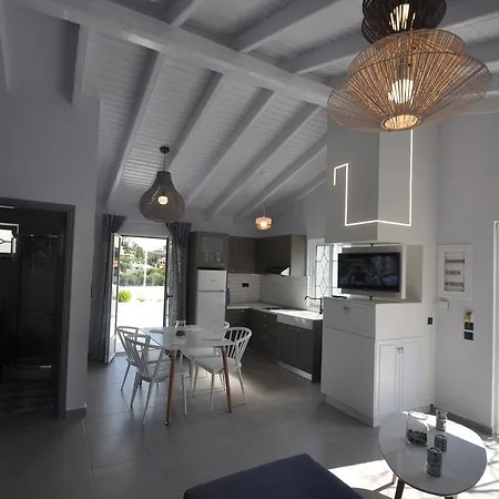 Agios Gordios Stevens On The Hill Apartament